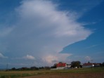 Velkolepý cumulonimbus s výraznou kovadlinou v srpnu 2005.