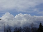 Bohatá kopovitá oblačnosť dňa 24.3.2009, s početnými snehovými prehánkami.