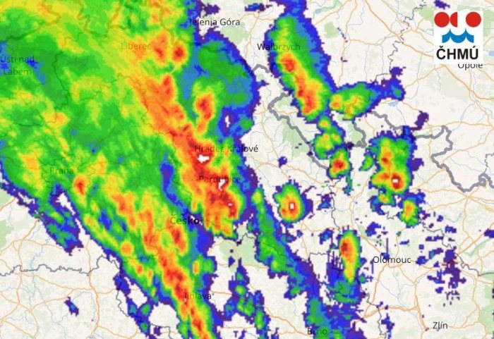 Radarové odrazy v 16:45h od ČHMÚ a bourky.cz