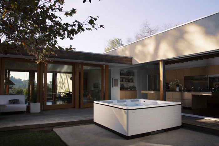 Řada luxusních vířivých van Villeroy & Boch Just Silence