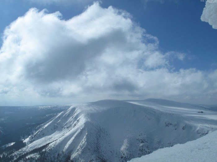 Pohled na Studniční horu a Luční boudu z webové kamery HDcam Sněžka, zdroj: Humlnet.cz