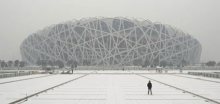 Uměle přivolaný sníh zasypal Peking a zablokoval 12
