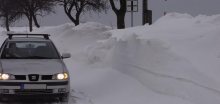 V Karlovarském kraji sněží, silničáři uzavřeli cestu