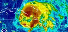 Haiti žádá svět o pomoc, hurikán Ike už udeřil na