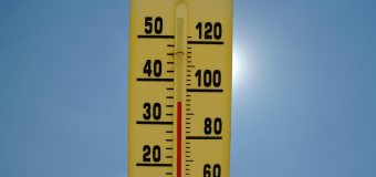 Ve středu odpolední teploty dosáhnou v nížinách 33 až 37 °C