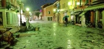 Přes Benátky se večer prohnala silná bouřka s krupobitím