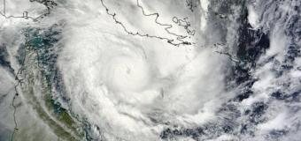Tropický cyklón Ita řádí u australského pobřeží